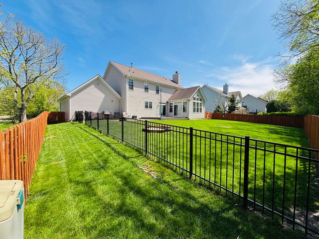 802 Autumn Hill, West Dundee, IL 60118