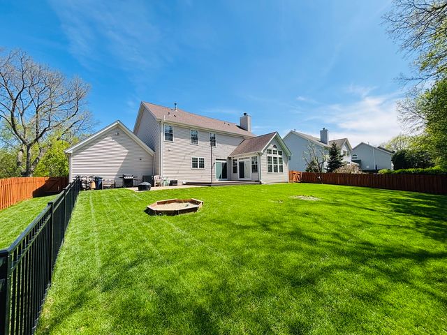 802 Autumn Hill, West Dundee, IL 60118