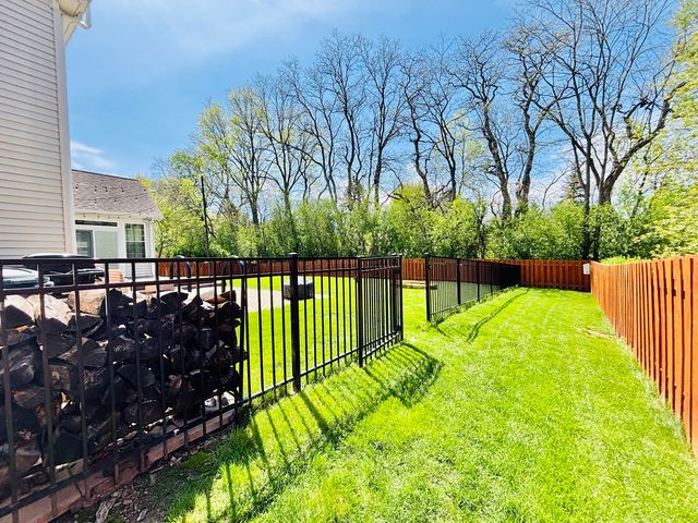 802 Autumn Hill, West Dundee, IL 60118