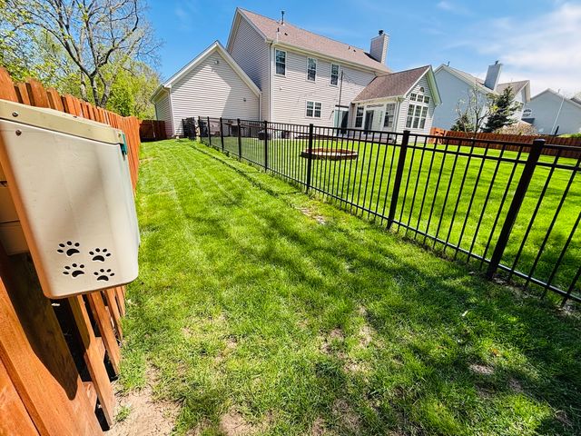 802 Autumn Hill, West Dundee, IL 60118