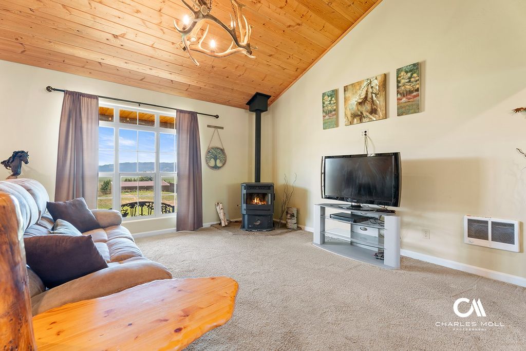 Image 15 of property listing at 456 Boulder Frontage Road, Boulder, MT 59632