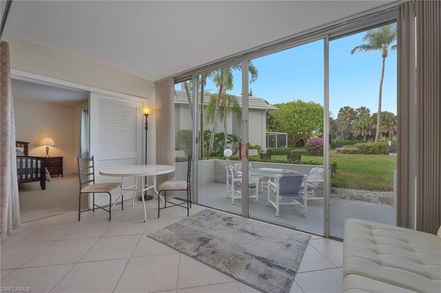 215 Cypress WAY E # C4, Naples, FL 34110