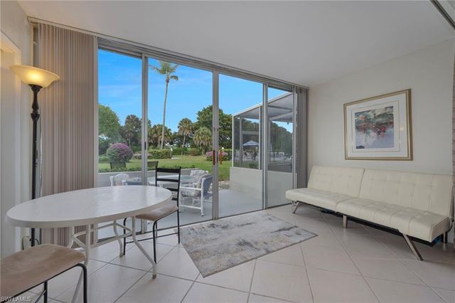 215 Cypress WAY E # C4, Naples, FL 34110