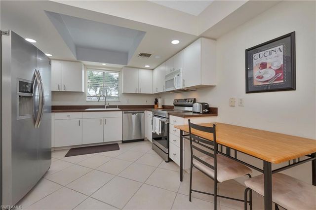 215 Cypress WAY E # C4, Naples, FL 34110