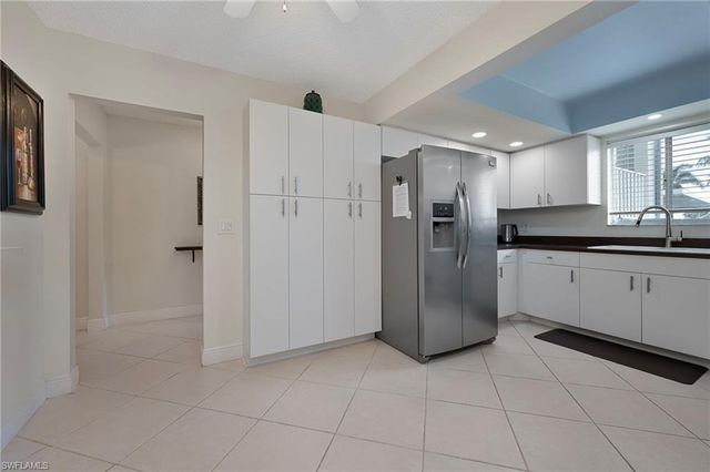 215 Cypress WAY E # C4, Naples, FL 34110