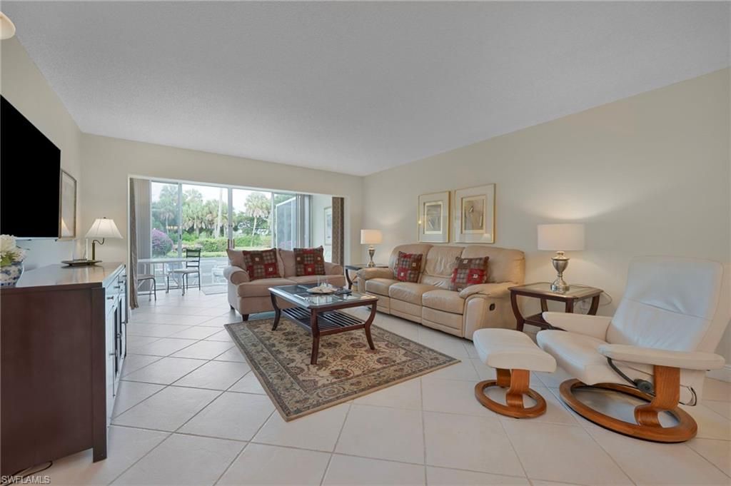 215 Cypress WAY E # C4, Naples, FL 34110