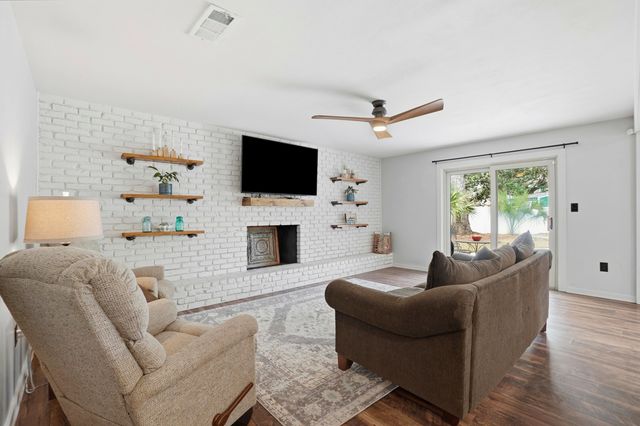 609 NE Powell Drive, Fort Walton Beach, FL 32547