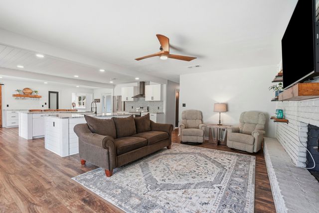 609 NE Powell Drive, Fort Walton Beach, FL 32547