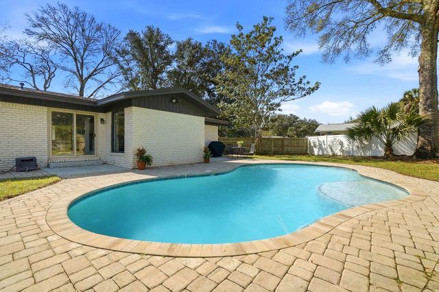 609 NE Powell Drive, Fort Walton Beach, FL 32547