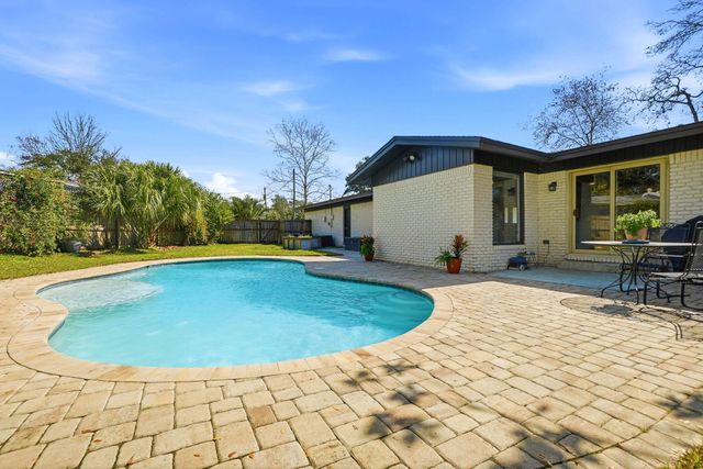 609 NE Powell Drive, Fort Walton Beach, FL 32547