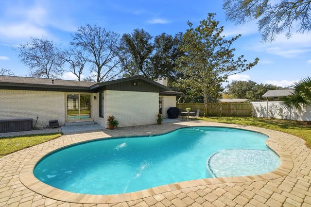 609 NE Powell Drive, Fort Walton Beach, FL 32547