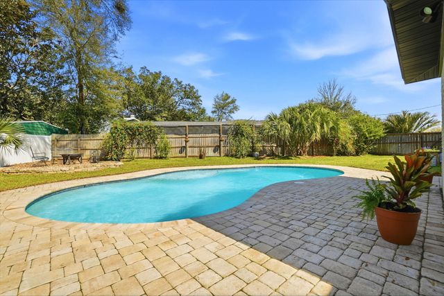 609 NE Powell Drive, Fort Walton Beach, FL 32547