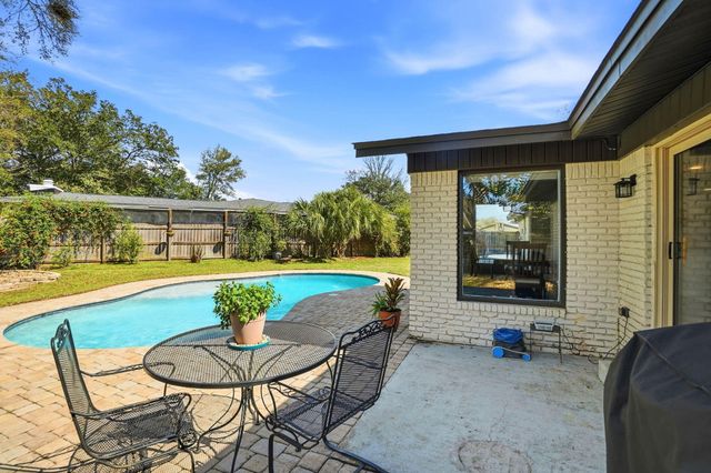 609 NE Powell Drive, Fort Walton Beach, FL 32547