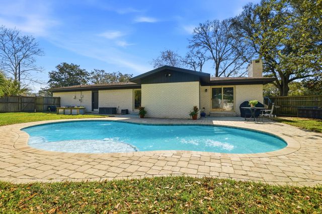 609 NE Powell Drive, Fort Walton Beach, FL 32547