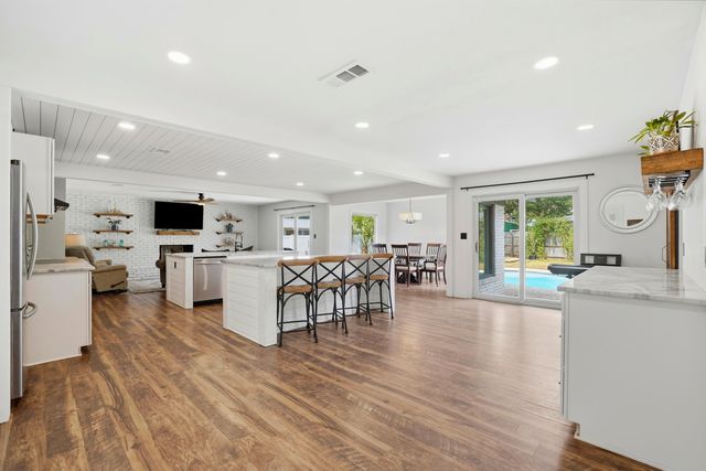 609 NE Powell Drive, Fort Walton Beach, FL 32547