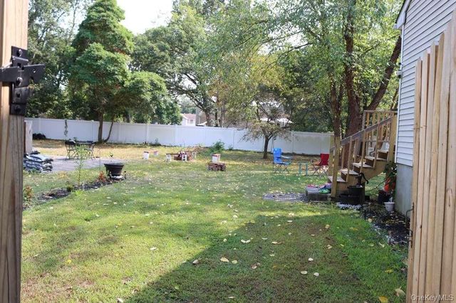 215 Connecticut Avenue, Bay Shore, NY 11706