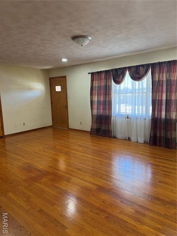 458 Cherry Drive, Ste Genevieve, MO 63670