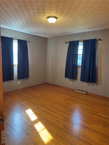 458 Cherry Drive, Ste Genevieve, MO 63670