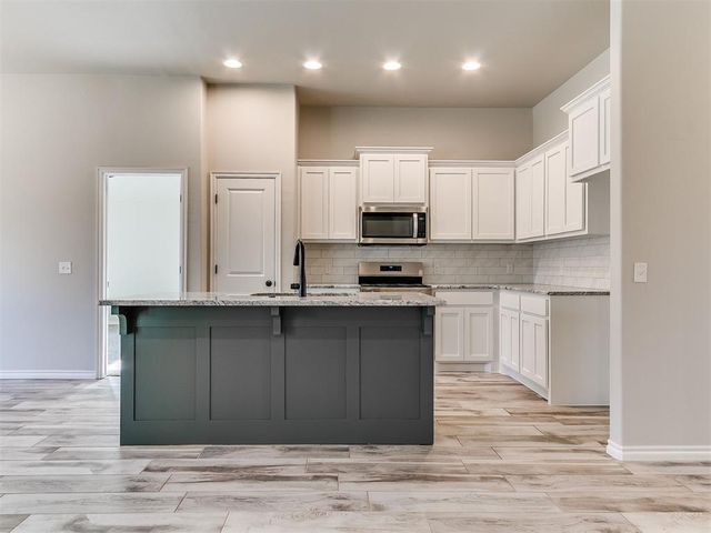 12200 Rockbed Drive, Yukon, OK 73099