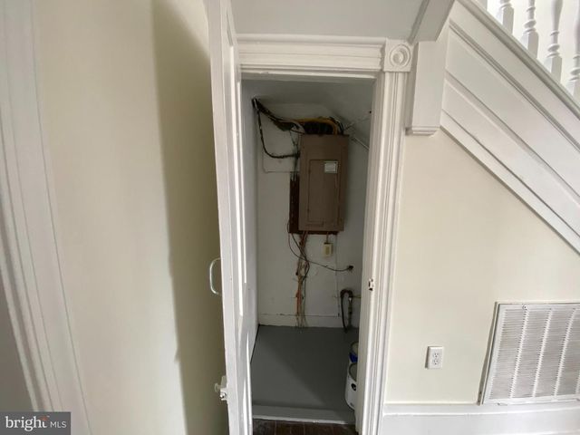 402 E KING ST, Seaford, DE 19973