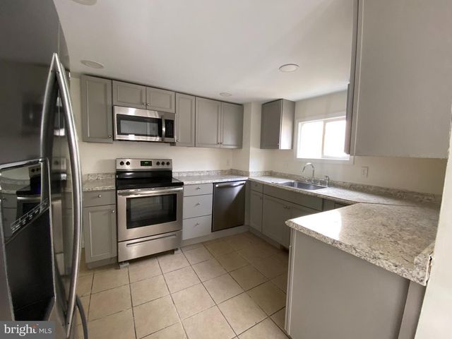 402 E KING ST, Seaford, DE 19973