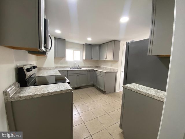 402 E KING ST, Seaford, DE 19973