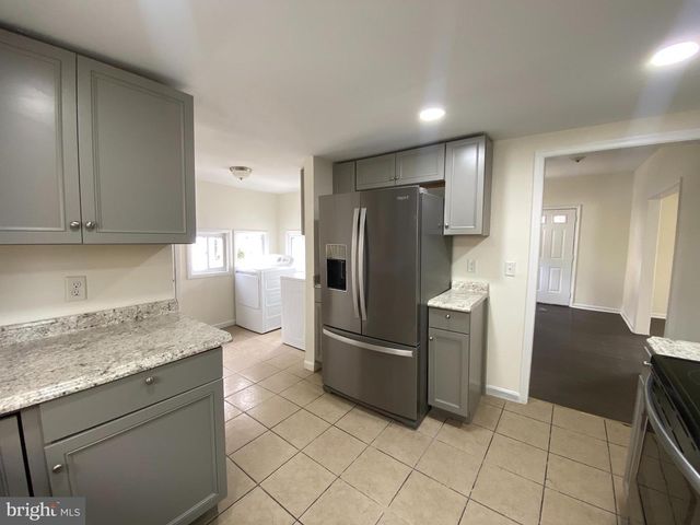 402 E KING ST, Seaford, DE 19973