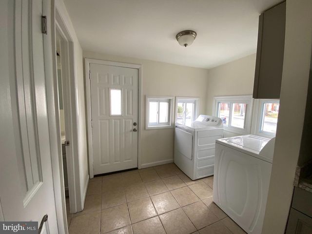 402 E KING ST, Seaford, DE 19973