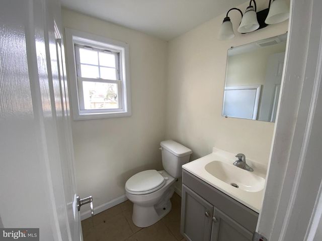 402 E KING ST, Seaford, DE 19973