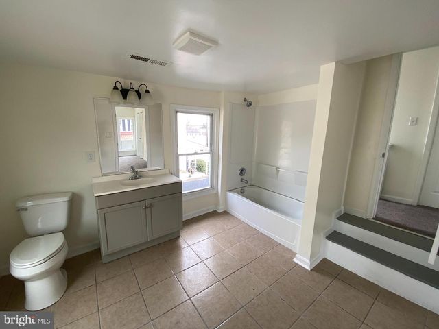 402 E KING ST, Seaford, DE 19973