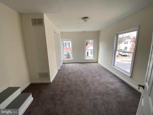 402 E KING ST, Seaford, DE 19973