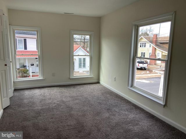 402 E KING ST, Seaford, DE 19973