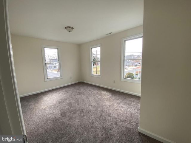 402 E KING ST, Seaford, DE 19973