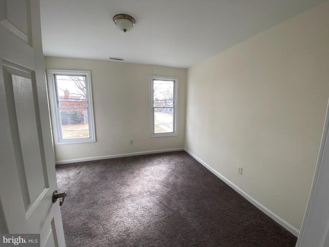 402 E KING ST, Seaford, DE 19973