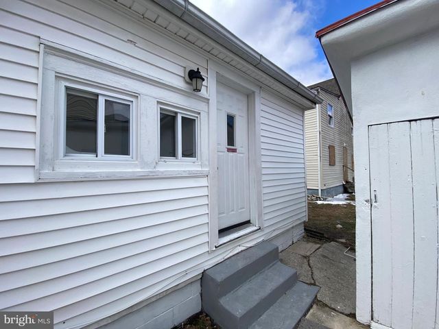 402 E KING ST, Seaford, DE 19973