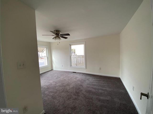 402 E KING ST, Seaford, DE 19973