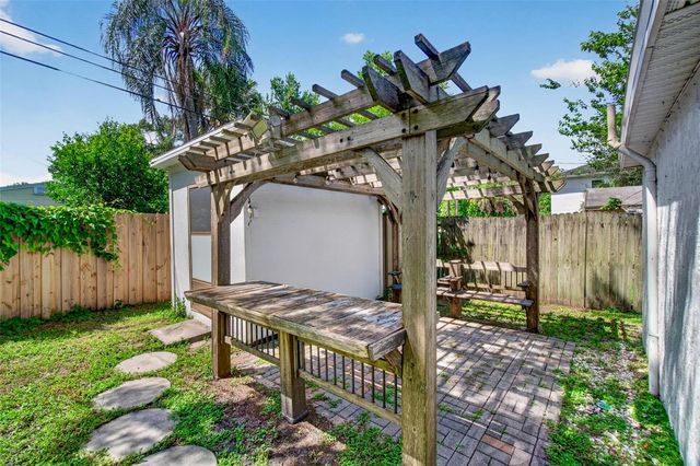 2710 16TH AVENUE N, St Petersburg, FL 33713
