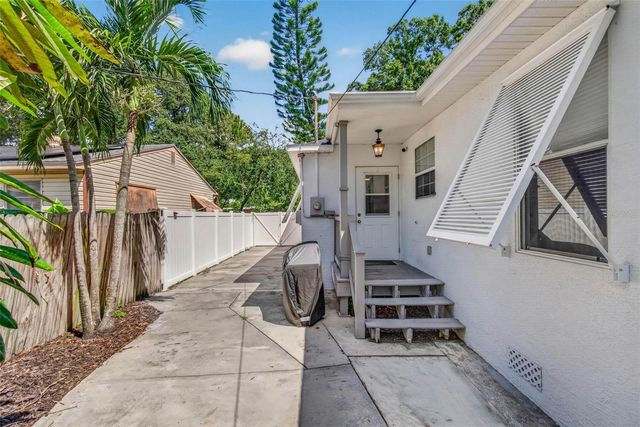 2710 16TH AVENUE N, St Petersburg, FL 33713