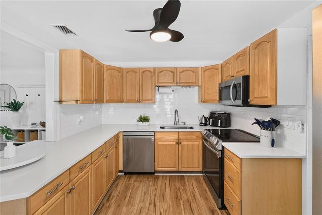 2710 16TH AVENUE N, St Petersburg, FL 33713