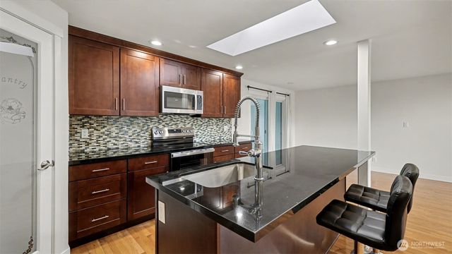 2200 NE 12th, Renton, WA 98056