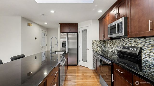 2200 NE 12th, Renton, WA 98056