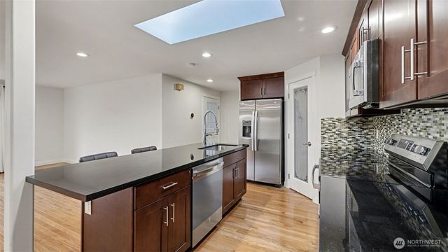 2200 NE 12th, Renton, WA 98056