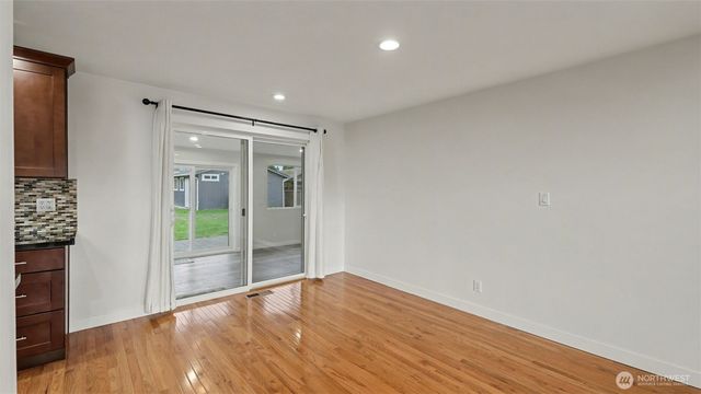 2200 NE 12th, Renton, WA 98056