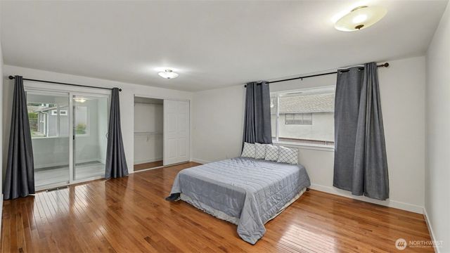 2200 NE 12th, Renton, WA 98056