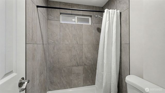 2200 NE 12th, Renton, WA 98056