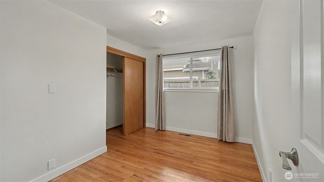 2200 NE 12th, Renton, WA 98056