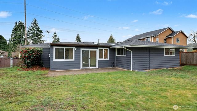 2200 NE 12th, Renton, WA 98056