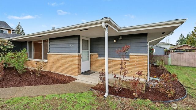 2200 NE 12th, Renton, WA 98056