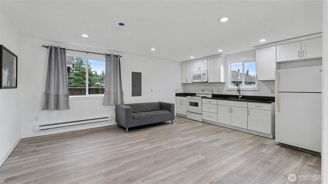 2200 NE 12th, Renton, WA 98056