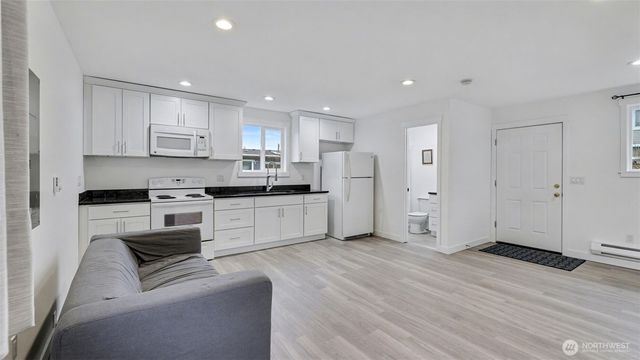 2200 NE 12th, Renton, WA 98056